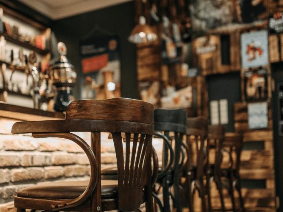 Las mejores ofertas en Casa moderna de madera pubs y bares